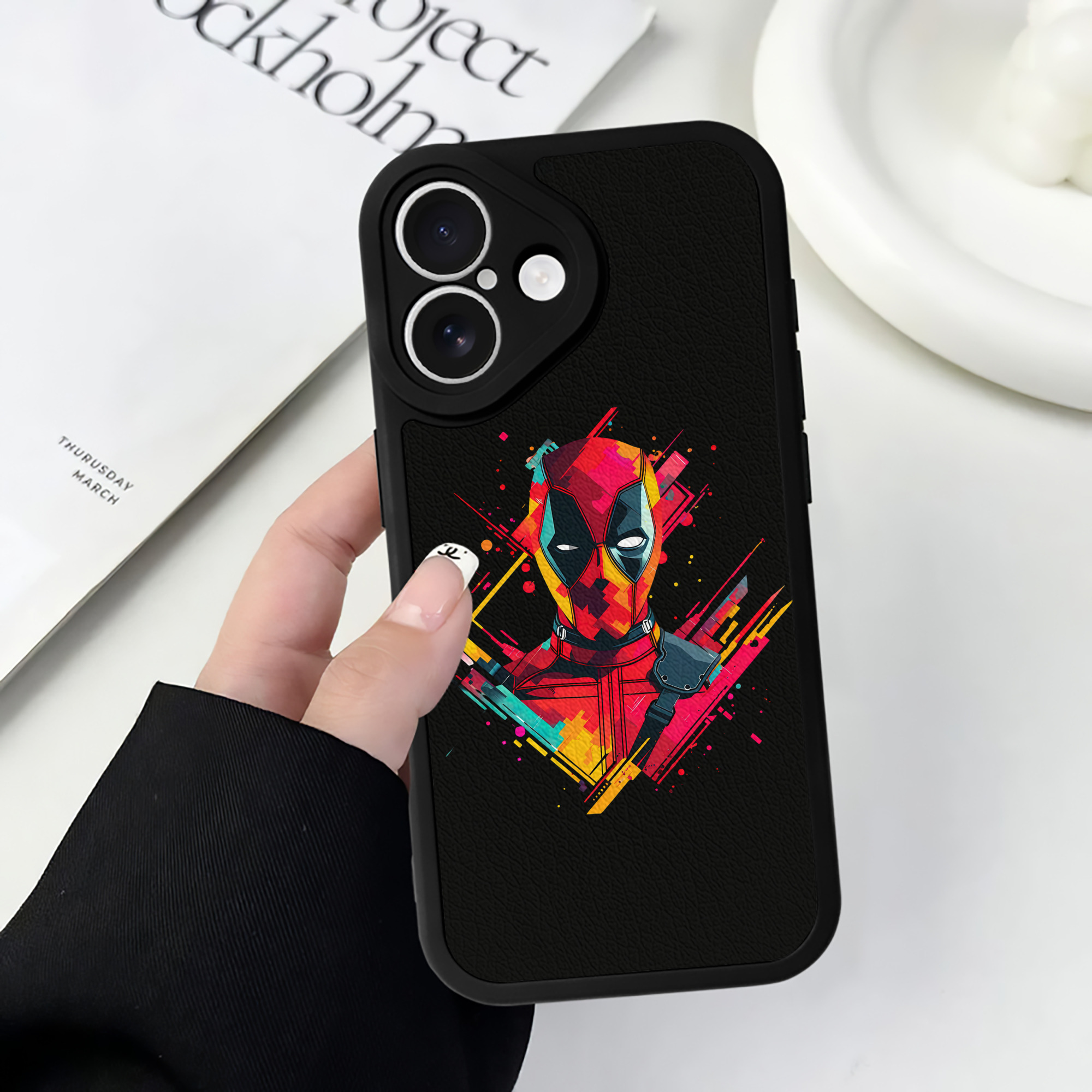 （画像用） Deadpool デッドプール 【iPhone 16シリーズ対応】シリコンスマホケース（レザー調） 材質：シリコン